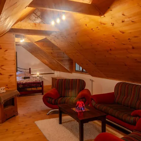 Golden Serafin - Romantic Below Apartment *