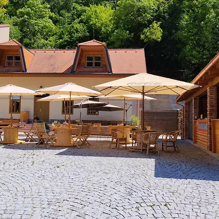 Golden Serafin - Romantic Below Apartment Karlštejn