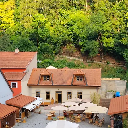 Golden Serafin - Romantic Below Apartment Karlštejn